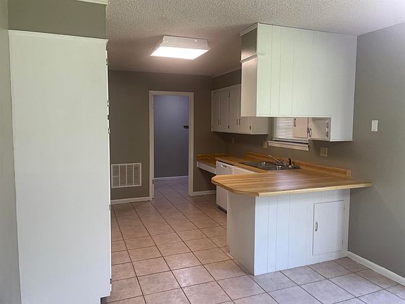 5th image of 9 Meadow Creek Dr