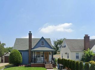 8535 252nd St, Bellerose, NY 11426