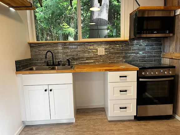 4th image of 15802 Mountain View Rd #B