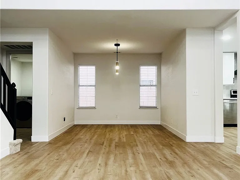 7837 Millhopper Ave — Photo 5