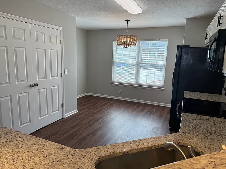 1026 Wolves Den Pl — Photo 6