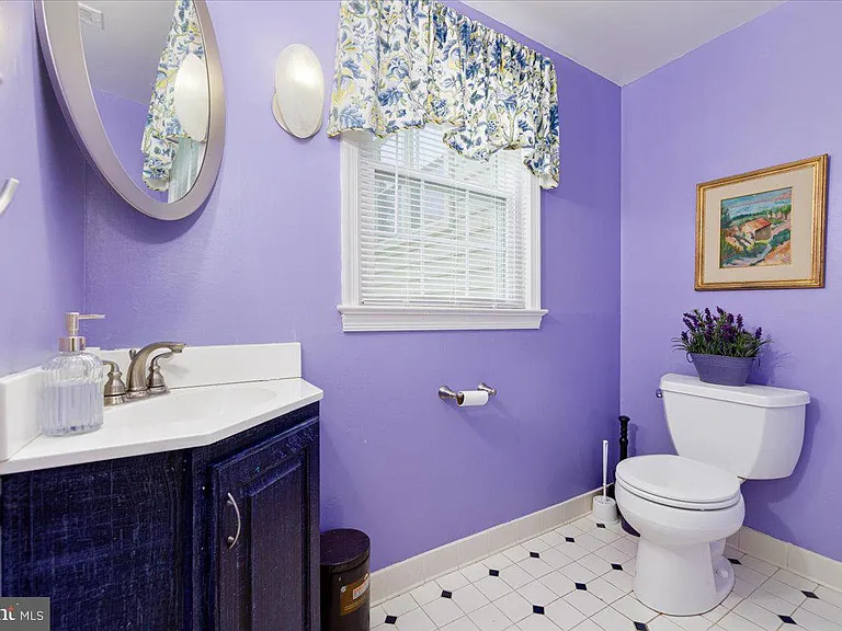 4 Sussex Ct — Photo 28