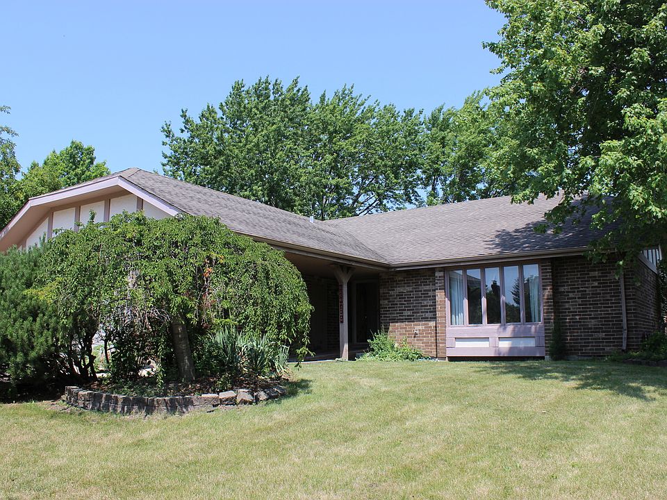 1st image of 8250 Chertsey Ct