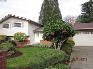 690 Collins Crest St, Gladstone, OR 97027