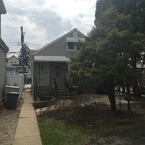 6131 W Barry Ave photo 1