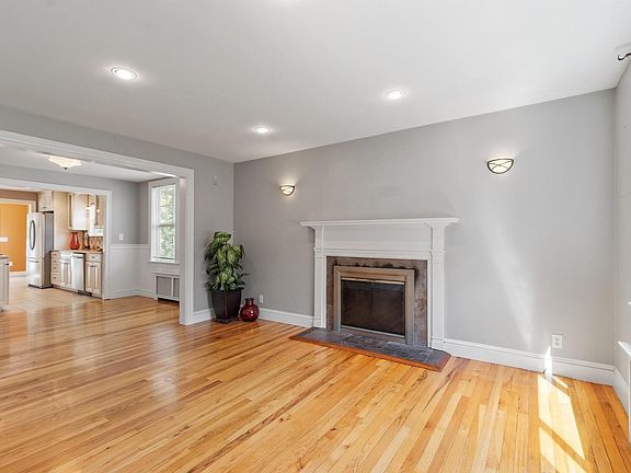 4th image of 11 Magnolia St