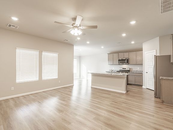 4th image of 3901 Sara Park Dr