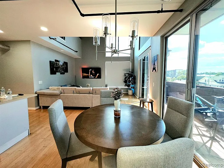 614 S Troy St #205 — Photo 14