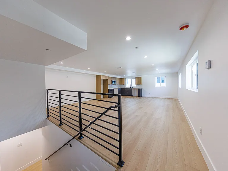 1330 S. Longwood Ave. — Photo 44