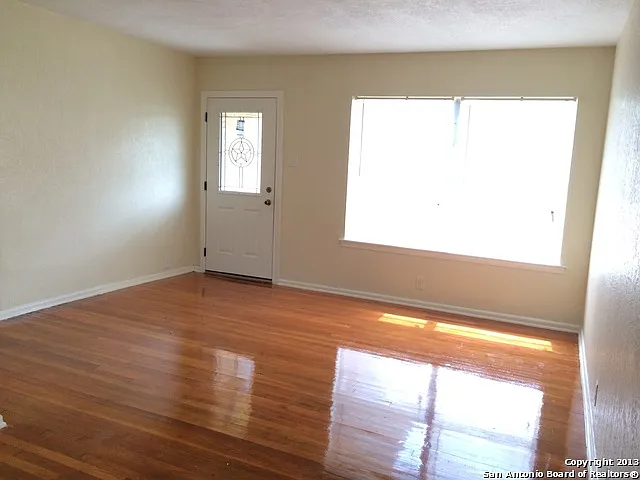 3 bed, 2.0 bath, 1240 sqft, $1,850 — Photo 3