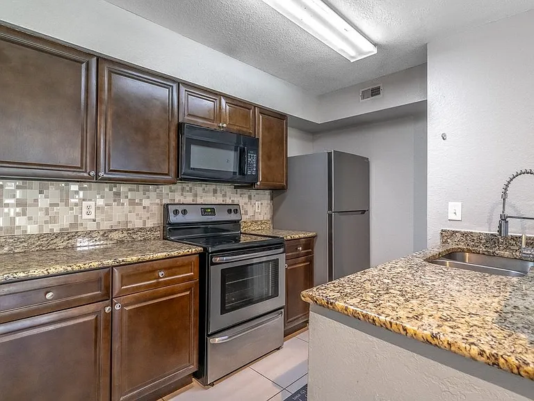 5124 Park Central Dr #517 — Photo 28