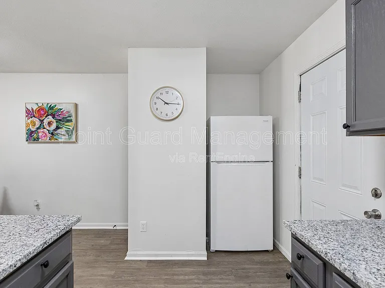 321 W South Ave — Photo 38