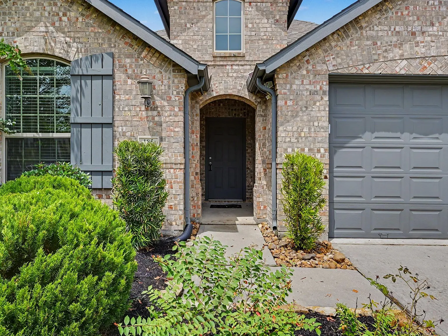 4 bed, 3.0 bath, 2225 sqft, $2,700 — Photo 3