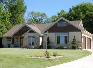 N63W27403 Scholl Ct, Sussex, WI 53089