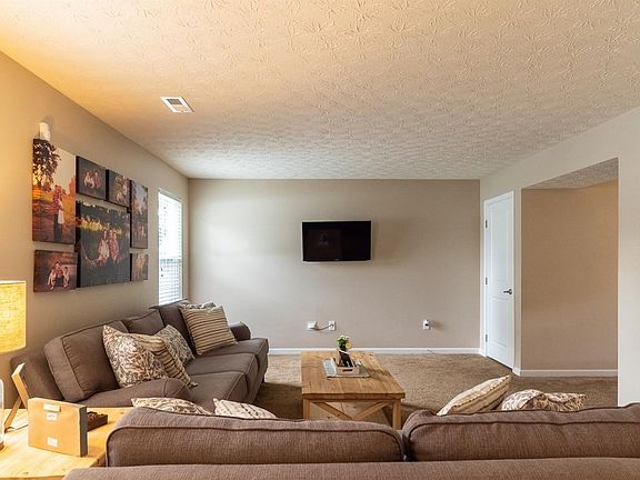 3rd image of 3104 White Oak Ct