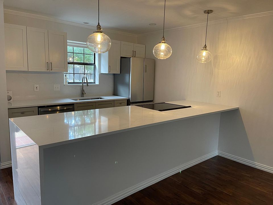 2nd image of 4306 Buena Vista St #101A