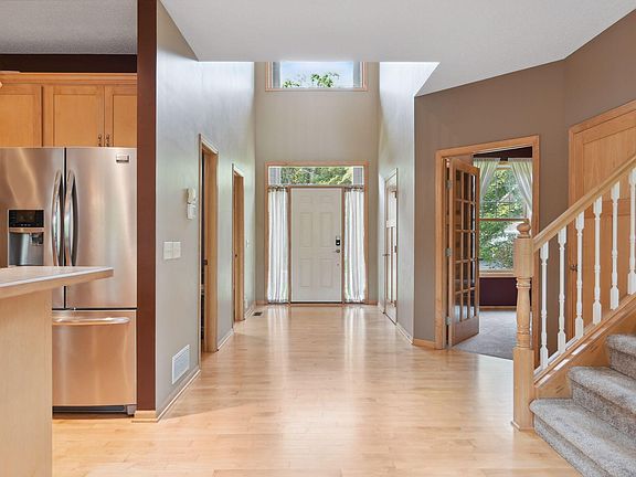 5th image of 13931 10th Ave S