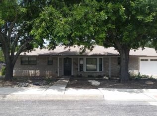 123 Homestead Dr W, Kerrville, TX 78028