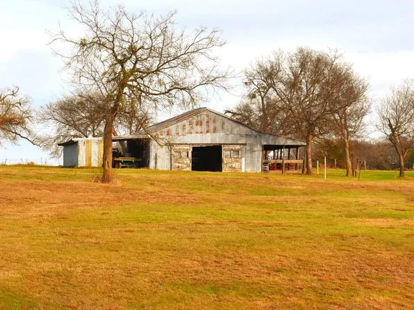 1890 Mamie Rd, Greenville, TX 75402