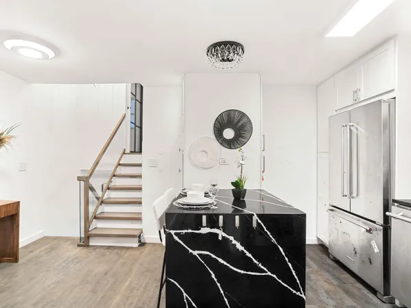 225 East 86th Street image 7 of 15