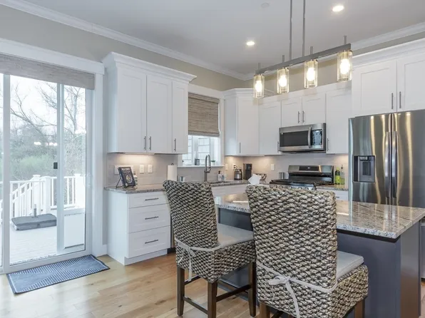 1 Jana Way #E, Merrimac, MA 01860