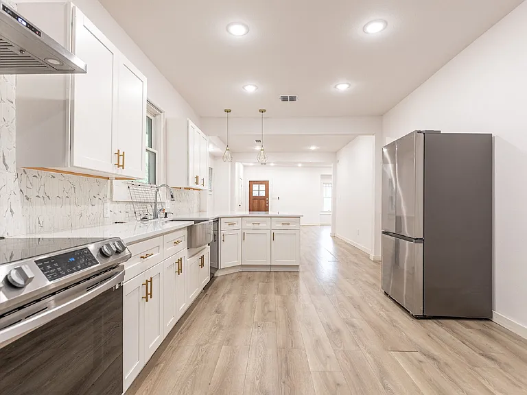 1010 Burnet St — Photo 14