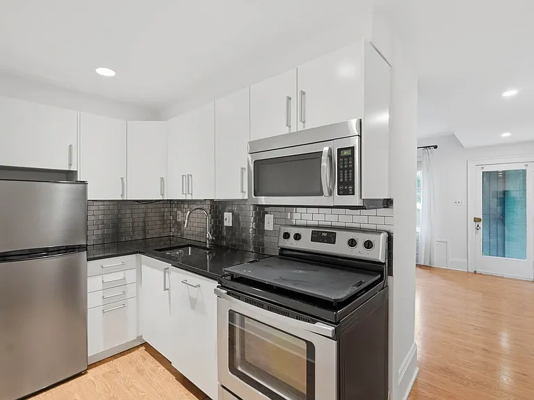 603 A St SE #B — Photo 9