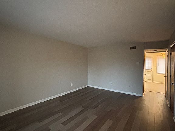 4th image of 1909 Harvest Ln Unit 7