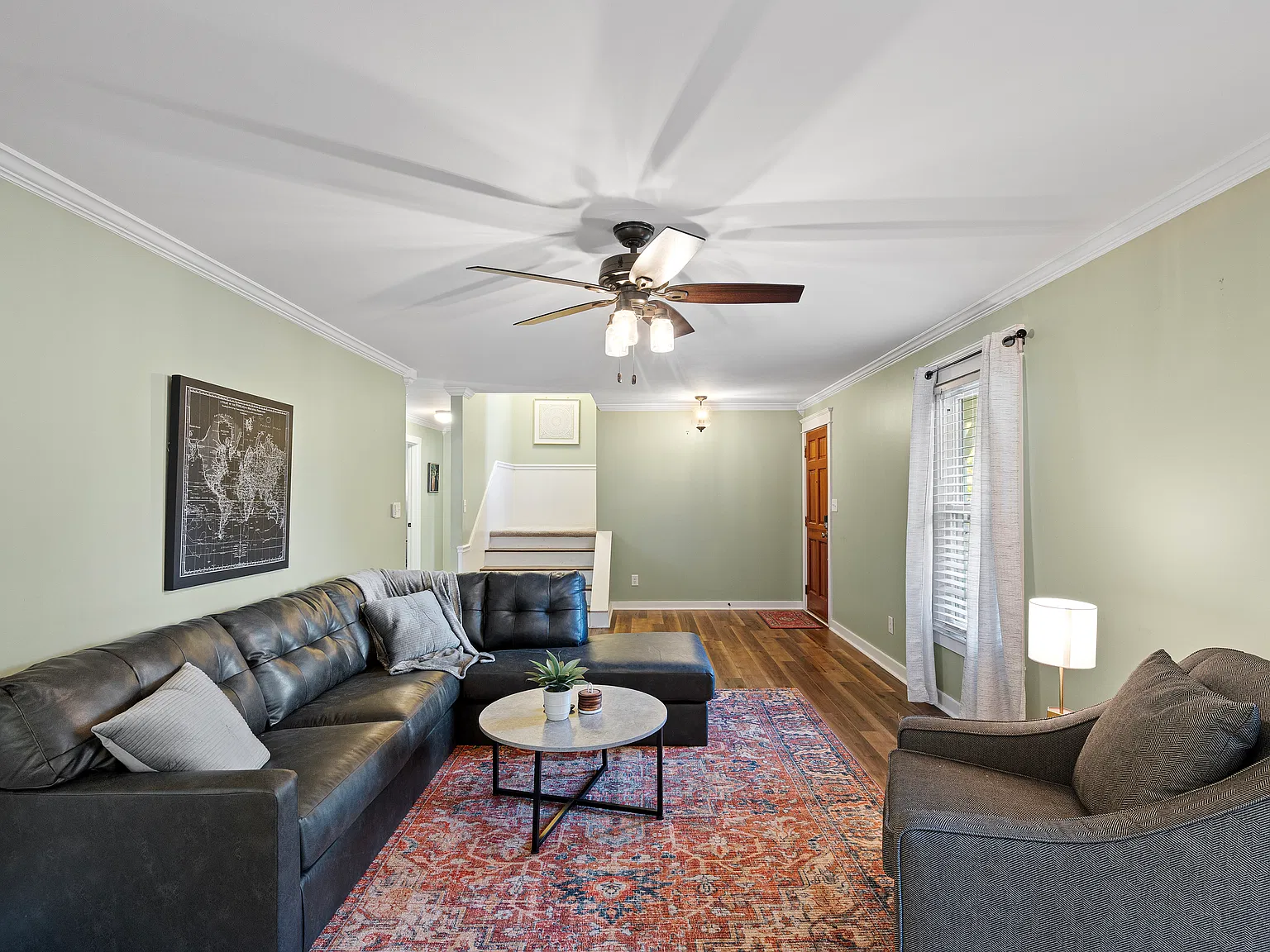 4 bed, 2596 sqft, $4,800 — Photo 3