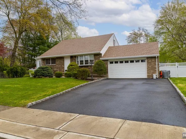 12 Herrick Dr, Old Tappan, NJ 07675