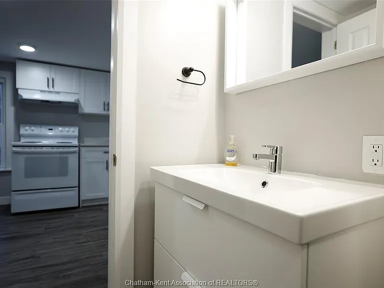 97 Taylor Ave — Photo 16