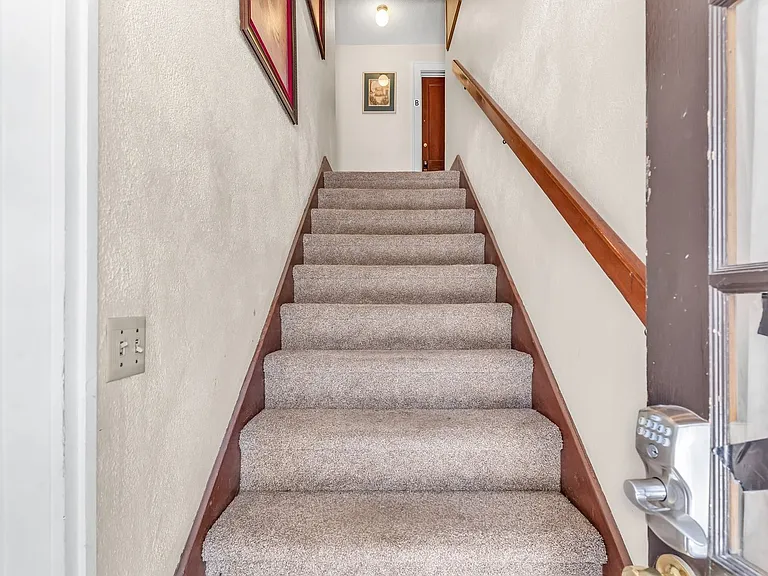 2118 Main St — Photo 2