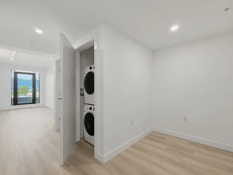 2511 Carolina St — Photo 85
