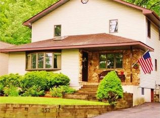 352 Maxim Dr, Hopatcong, NJ 07843