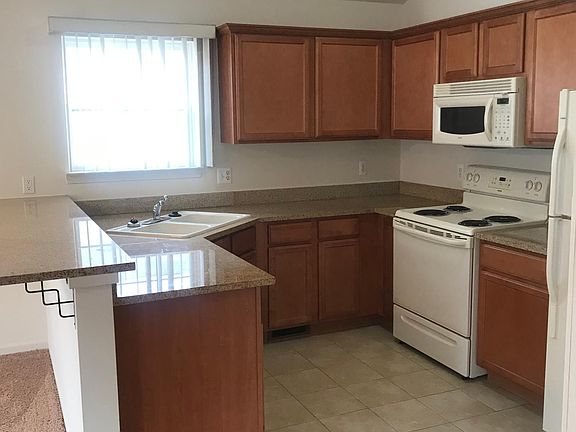 5th image of 44358 Apple Blossom Dr