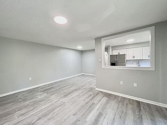 3rd image of 501 E Walnut St APT 1