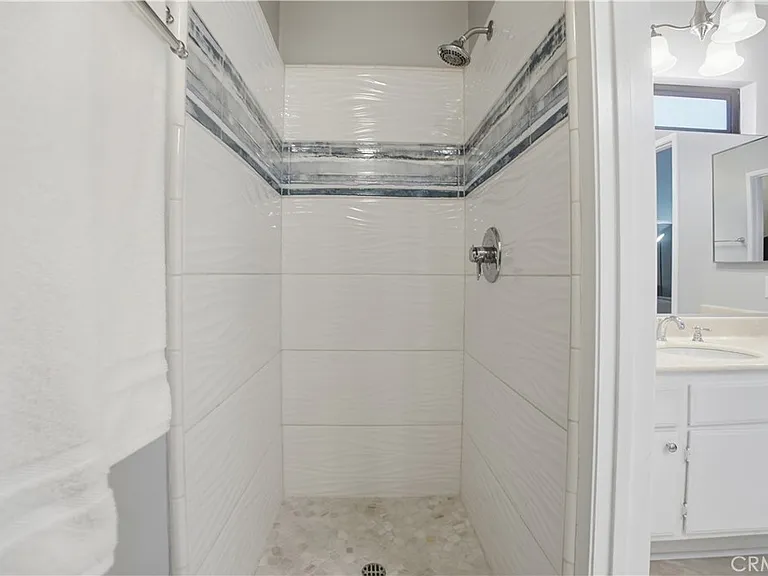9960 Owensmouth Ave — Photo 22