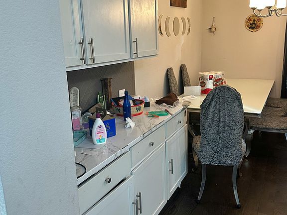 4th image of 2017 Bronte Dr