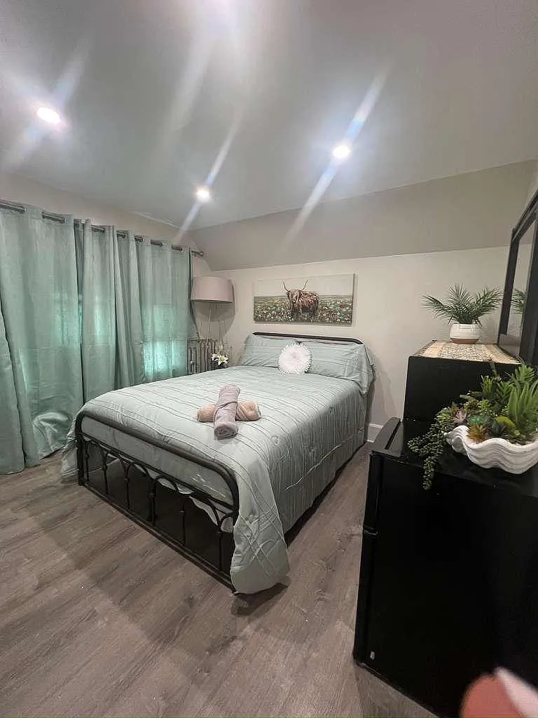 2 bed, 2500 sqft, $1,200 — Photo 1
