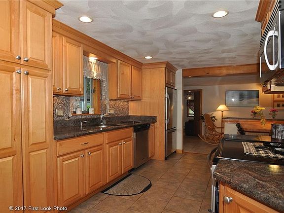 5th image of 134 Fairfax Dr