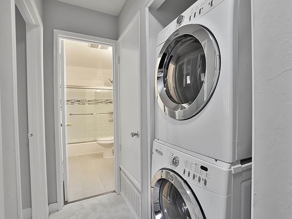 2nd image of 785 N Fair Oaks Ave APT 4