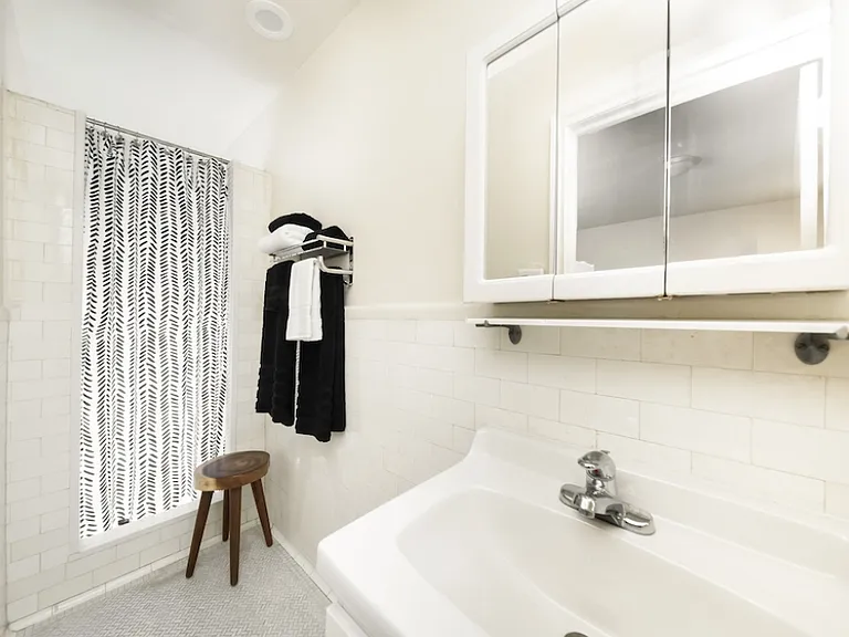 Adelphia House - The Burnley — Photo 6