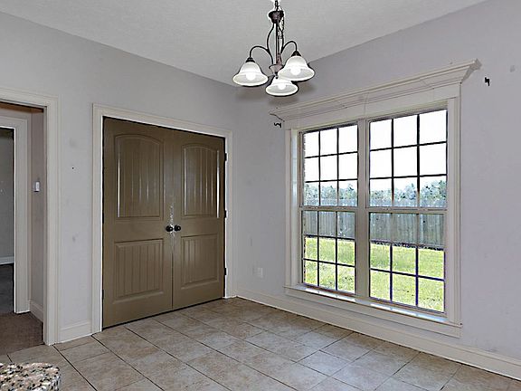 5th image of 2749 Sawgrass Ln