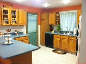 4th image of 100 Laconia Ave