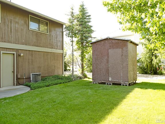 5th image of 811 S Meadowlark Ln