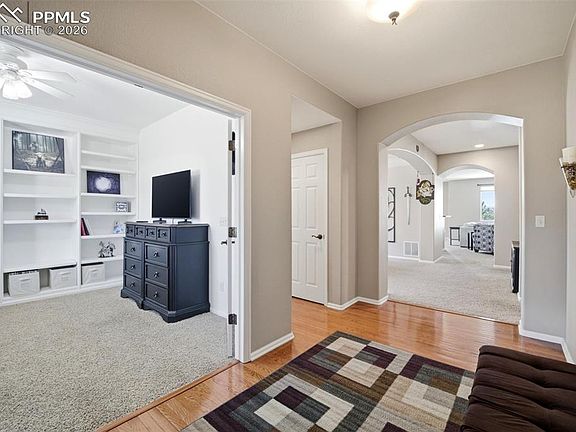 3rd image of 6976 Cobblecreek Dr