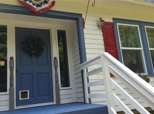 27 Fisher Rd, Oakville, WA 98568