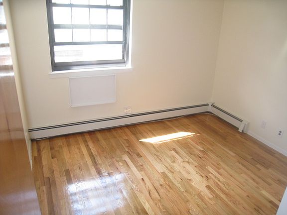 3rd image of 2524 38th St APT 2F