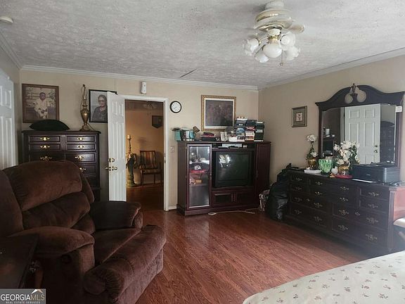 3rd image of 2401 Tilson Rd
