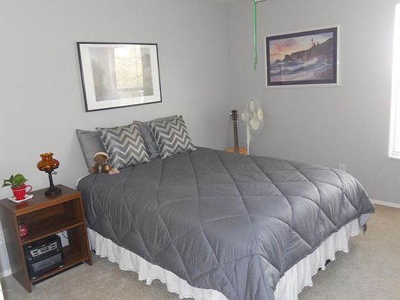 5th image of 12818 W Edgemont Ave